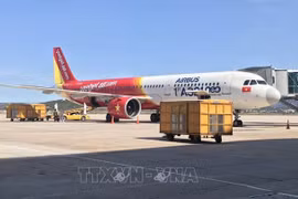 Самолет авиакомпании VietJet приземлился в аэропорту Камрань. (Фото: ВИА)