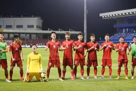 Игроки U23 Вьетнама празднуют победу над сборной U23 Таиланда. (Фото: ВИА)