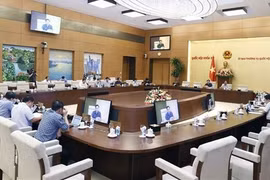 Постоянный комитет НС обсуждает реализацию пакета поддержки социально-экономического восстановления и развития. (Фото: ВИА) 