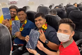 Индийские пассажиры на борту Vietjet Air. (Фото: Vietjetair.com) 