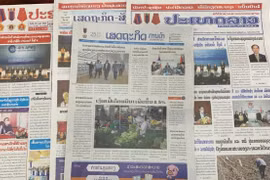 Многие крупные лаосские газеты, такие как Pasaxon, Pathetlao Daily, публиковали статьи, восхваляющие великую дружбу, особую солидарность и всестороннее сотрудничество между Лаосом и Вьетнамом. (Фото: ВИА)