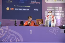 Чау Хоанг Тует Лоан выигрывает золотую медаль после завершения соревнований с весом 104 кг. (Фото: ВИА)