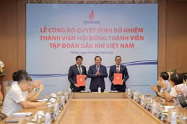 Нгуен Ван Мау и Чан Бинь Минь стали новыми членами Совета директоров PetroVietnam (Фото: PetroVietnam)