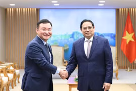 Премьер-министр Фам Минь Тьинь принимает Генерального директора Samsung Electronics (Корея) Ро Тэ Муна. (Фото: Зыонг Жанг/ВИА)