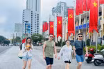 Казахские туристы на улице Нячанга (Фото: baokhanhhoa.vn)