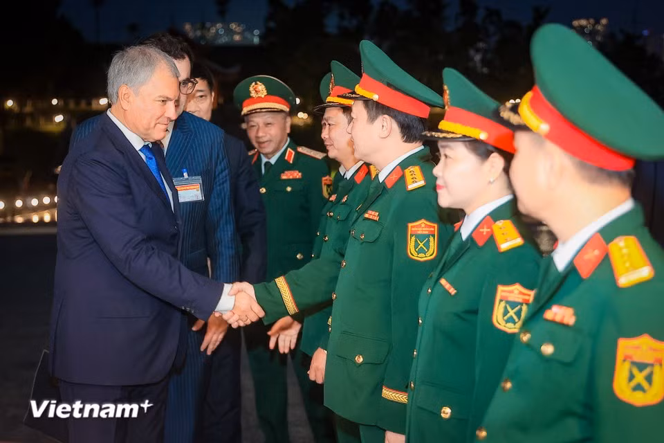 Председатель Государственной Думы Федерального Собрания Российской Федерации Вячеслав Володин прибывает во Вьетнам в рамках сотрудничества между Национальным собранием Вьетнама и Федеральным Собранием Российской Федерации. (Фото: ВИА)