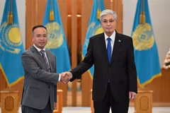 Посол Нгуен Тхань Ле вручил верительные грамоты Президенту Казахстана Касым-Жомарту Токаеву.