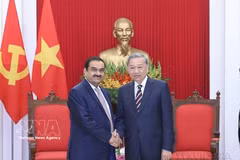 Генсек То Лам принимает председателя индийской группы Adani Гаутама Адани (Ханой, 30 июля 2025 года) (Фото: ВИА) 