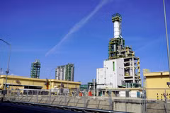 Установка нефтехимического комплекса Лонгшон (инвестиционный проект тайской корпорации SCG) в общине Лонгшон, город Хошимин (Фото: ВИА)