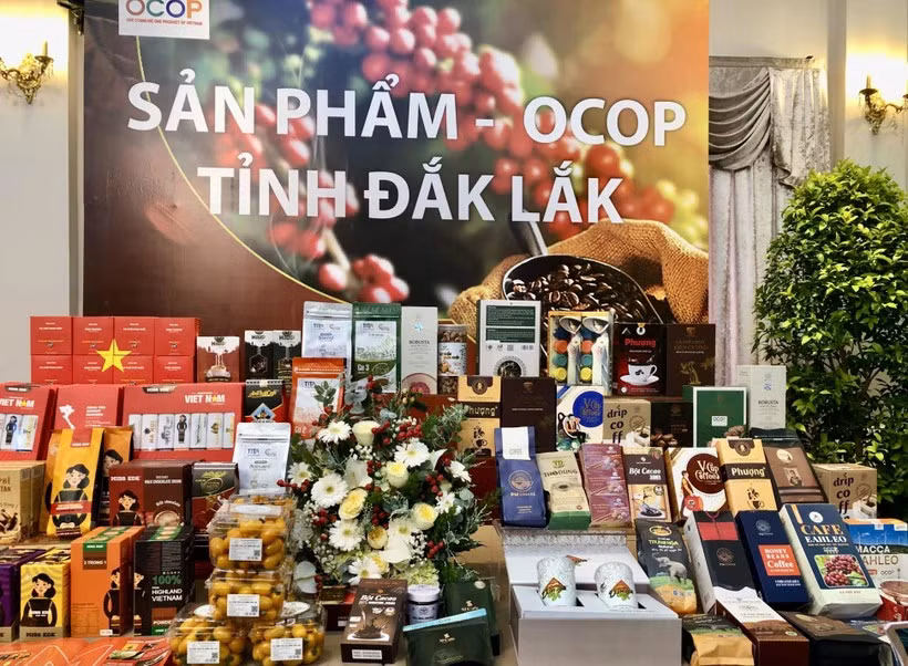 Разнообразные кофейные продукты OCOP из провинции Даклак на выставке. (Фото: ВИA)