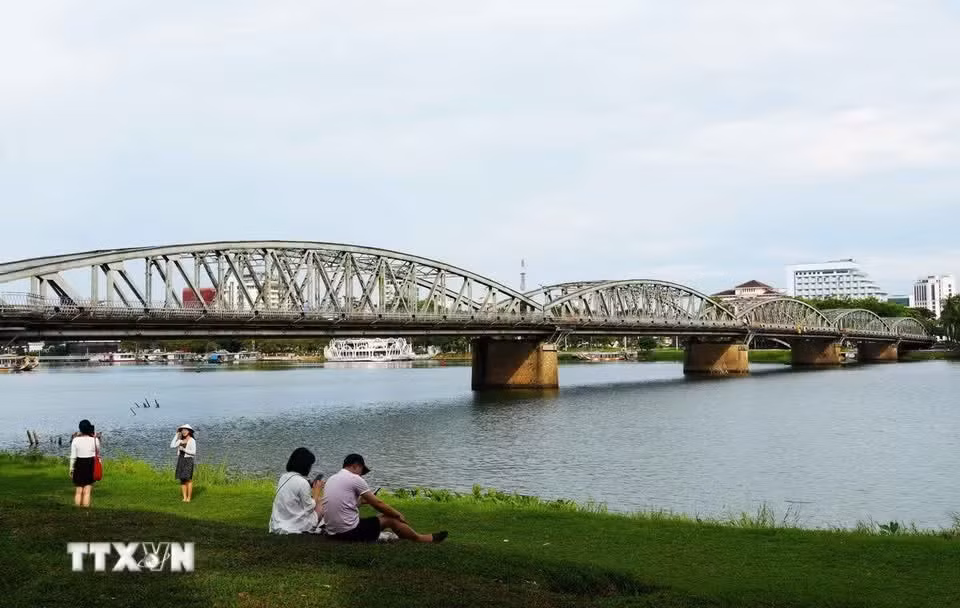 Мост Чыонг Тиен через реку Хыонг, город Хюэ. Фото: ВИА.
