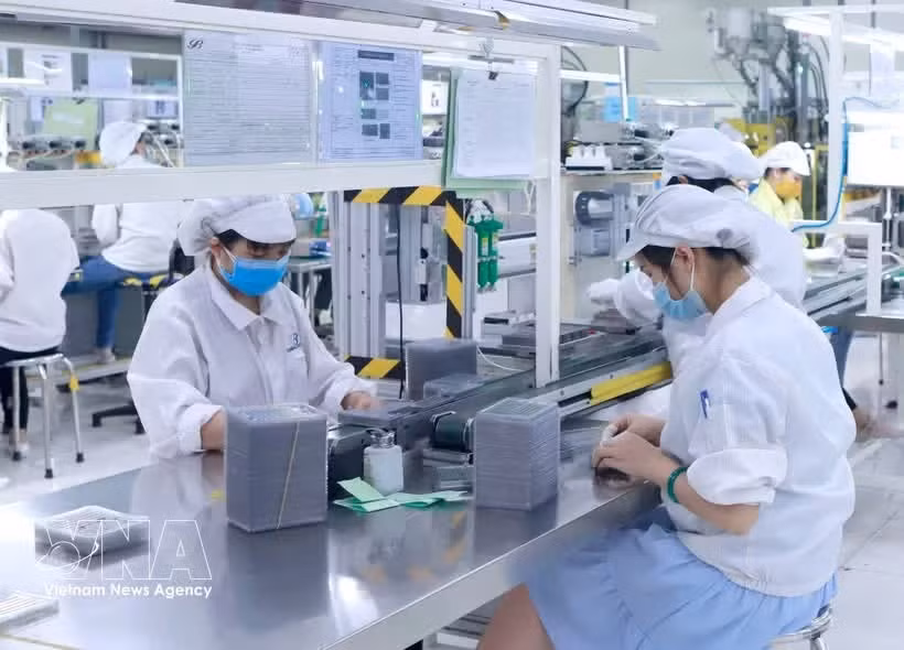 Производство электронных компонентов на предприятии Star Engineers Vietnam Co., Ltd. в промышленном парке Биньсюен I провинции Футхо. (Фото: ВИА) 