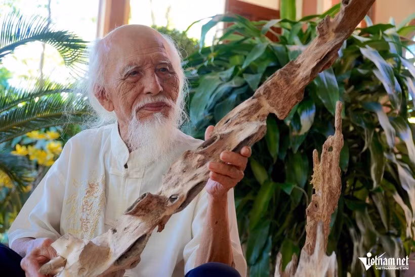 98-летний первопроходец превратил бедную деревню в центр производства агарового дерева во Вьетнаме
