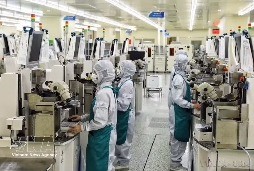 Современная производственная линия компании Hana Micron Vina Co. Ltd. со 100%-ным капиталом из Республики Корея в промышленном парке Ванчунг провинции Бакнинь. (Фото: ВИА) 