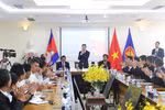 Доктор Нгуен Минь Ву, секретарь партийного комитета, Посол Вьетнама в Королевстве Камбоджа, выступает с заключительным выступлением на круглом столе. (Фото: ВИА)