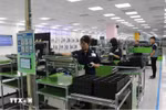 Рабочие ООО «Samsung Electronics Vietnam» во время рабочей смены на предприятии в промышленной зоне Йенфонг, провинция Бакнинь. (Фото: ВИА)