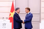 Генеральный секретарь ЦК КПВ, Президент государства То Лам и Президент Франции Эммануэль Макрон. Фото: ВИА