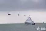 Четыре вертолёта Королевских военно-морских сил Малайзии пролетели во время парада. (Фото: qdnd.vn)