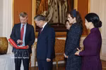Король Фредерик X вручает Генеральному секретарю, Президенту государства То Ламу Орден Слона (Order of the Elephant) — высший орден Королевства Дания. Фото: ВИА