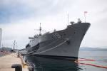 Флагманский корабль 7-го флота ВМС США USS Blue Ridge пришвартовался в международном порту Камрань, провинция Кханьхоа. (Фото: ВИA)