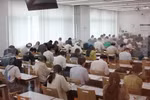 Кандидаты принимают участие в экзамене на знание вьетнамского языка 18 июня. (Фото: ВИA) 