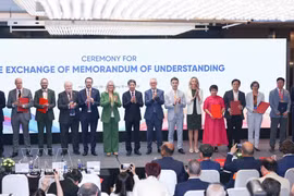 Обмен меморандумами о сотрудничестве между государственными органами, образовательными учреждениями и предприятиями, направленными на объединение потребностей в подготовке кадров и научных исследованиях с отечественными и международными ресурсами, опытом и технологическими решениями. Фото: ВИА.