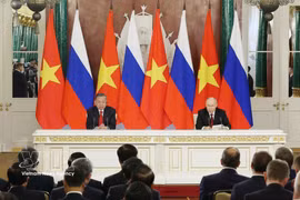 Генсек, Президент То Лам и Президент России Владимир Путин выступили перед прессой. Фото: ВИА