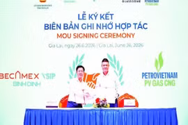 Подписание Меморандума о сотрудничестве между Becamex VSIP Binh Dinh и акционерной компанией CNG Vietnam. (Фото: nhandan.vn).