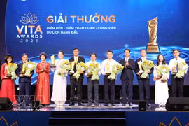 Лауреаты премии VITA Awards 2026 в номинации «Ведущие туристические направления, достопримечательности и туристические парки» на церемонии награждения. (Фото: ВИА).