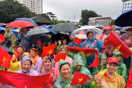 Теплая поддержка народа – большой источник воодушевления для солдат. (Фото: ВИА)