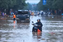 Одна из улиц в квартале Куангвинь (Тхайнгуен) была глубоко затоплена 11 сентября 2025 года. (Фото: ВИА).