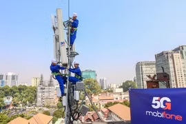 Сеть 5G постепенно входит в повседневную жизнь, создавая конкретные изменения в управлении городами, организации производства и жизни населения. (Фото: ВИА)
