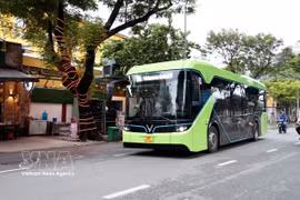 Город Хошимин поставил цель к 2030 году полностью перевести автобусный парк на использование электроэнергии и экологически чистых источников энергии. (Фото: ВИА).