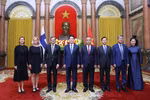 Президент Лыонг Кыонг с Послом Финляндской Республики во Вьетнаме Пеккой Воутялайненом и делегатами (Фото: ВИА)