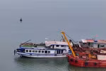 Из трюма судна «Синий залив 58» откачали воду и отбуксировали на территорию судоремонтного завода в Халонге (Фото: ВИА)