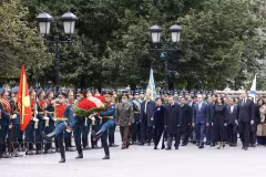 Генеральный секретарь ЦК КПВ, Президент Вьетнама То Лам, его супруга и высокопоставленная вьетнамская делегация прибывают к Могиле Неизвестного Солдата в Москве для возложения венка. (Фото: Тхонг Нят/ВИА)