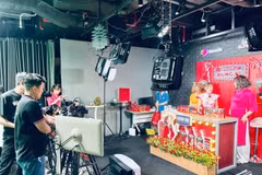 Прямая трансляция распродажи на TikTok. (Фото: thesaigontimes.vn)