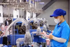 Линия по производству носков на экспорт в компании SUNJIN AT&C VINA Co, Ltd., экономическая зона Чанмай - Лангко, город Хюэ. (Фото: ВИA)