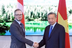 *Гееральный секретарь ЦК Коммунистической партии Вьетнама (КПВ), Президент Вьетнама То Лам (справа) встречается с лидером Коммунистической партии Канады (КПК) Дрю Гарви 25 сентября. Фото: ВИА