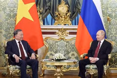 Генеральный секретарь Коммунистической партии Вьетнама То Лам во время краткой встречи с президентом России Владимиром Путиным в Москве 10 мая в полдень (по местному времени). (Фото: ВИA)