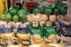 Рис ST25 - центральный продукт Недели вьетнамских товаров в Selgros. (Фото: ВИА) 