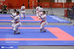 Вьетнамские спортсменки выполняют программу в женском командном ката на ASIAD 2026. Фото: ВИА.