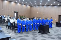 Подсудимые слушают оглашение приговора суда. Фото: ВИА.