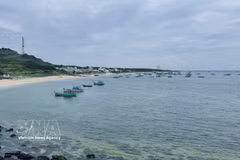 Вид на остров Фукуй (провинция Ламдонг) с моря. (Фото: ВИА)