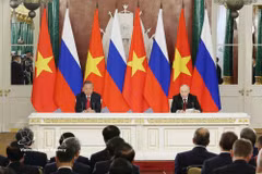 Генсек, Президент То Лам и Президент России Владимир Путин выступили перед прессой. Фото: ВИА