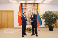 Генерал-полковник Нгуен Зоан Ань, член ЦК КПВ, заместитель Председателя Национального собрания, и Председатель Сейма Литвы Юозас Олекас. Фото: ВИА.