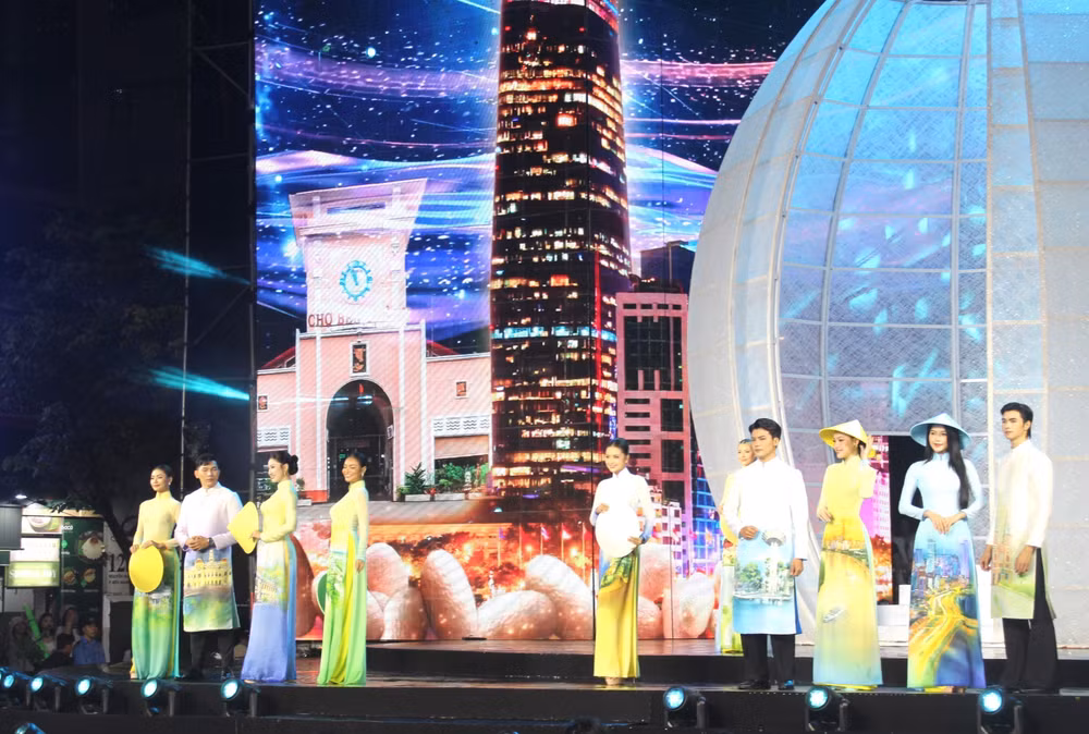 potal-khai-mac-le-hoi-ao-dai-thanh-pho-ho-chi-minh-lan-thu-12-8625603.jpg