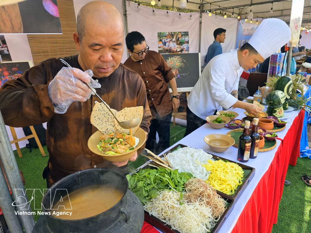 vnanet-potal-khai-mac-ngay-hoi-ton-vinh-mi-quang-tinh-hoa-am-thuc-xu-quang-nam-2026-8955384.jpg