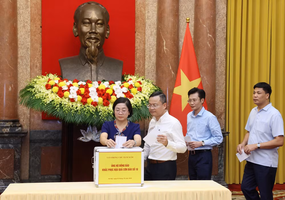 2-vna-potal-chu-tich-nuoc-va-van-phong-chu-tich-nuoc-ung-ho-dong-bao-khac-phuc-hau-qua-con-bao-so-10-8315219.jpg