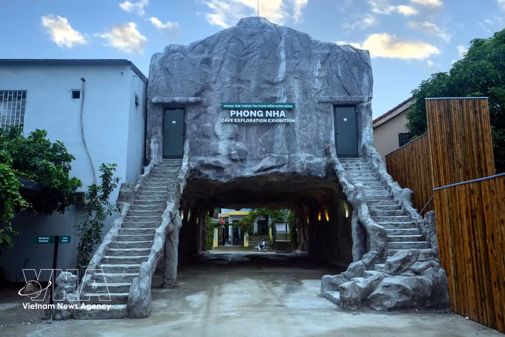 vnanet-potal-quang-tri-dua-vao-hoat-dong-trung-tam-thong-tin-tham-hiem-hang-dong-phong-nha-8726657.jpg